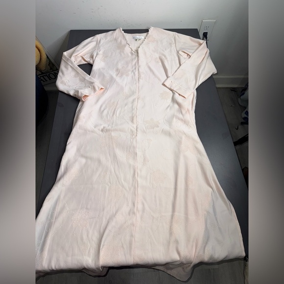 Oscar de la Renta Floral Long Sleeve Vintage Nightgown - Picture 3 of 8